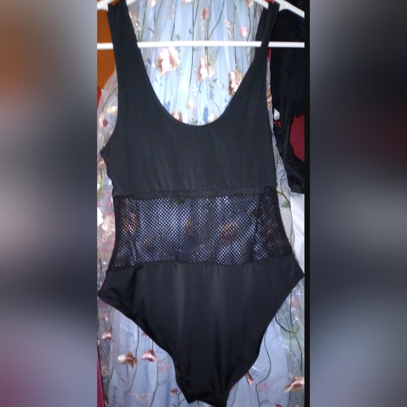 FASHION NOVA ONE PIECE SWIMSUIT - Picture 4 of 6